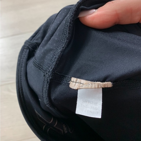 2XU Ignition Black Dotted Compression 7/8 Leggings - Picture 10 of 14